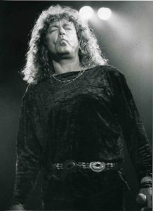 Robert Plant   NYC 1990.jpg